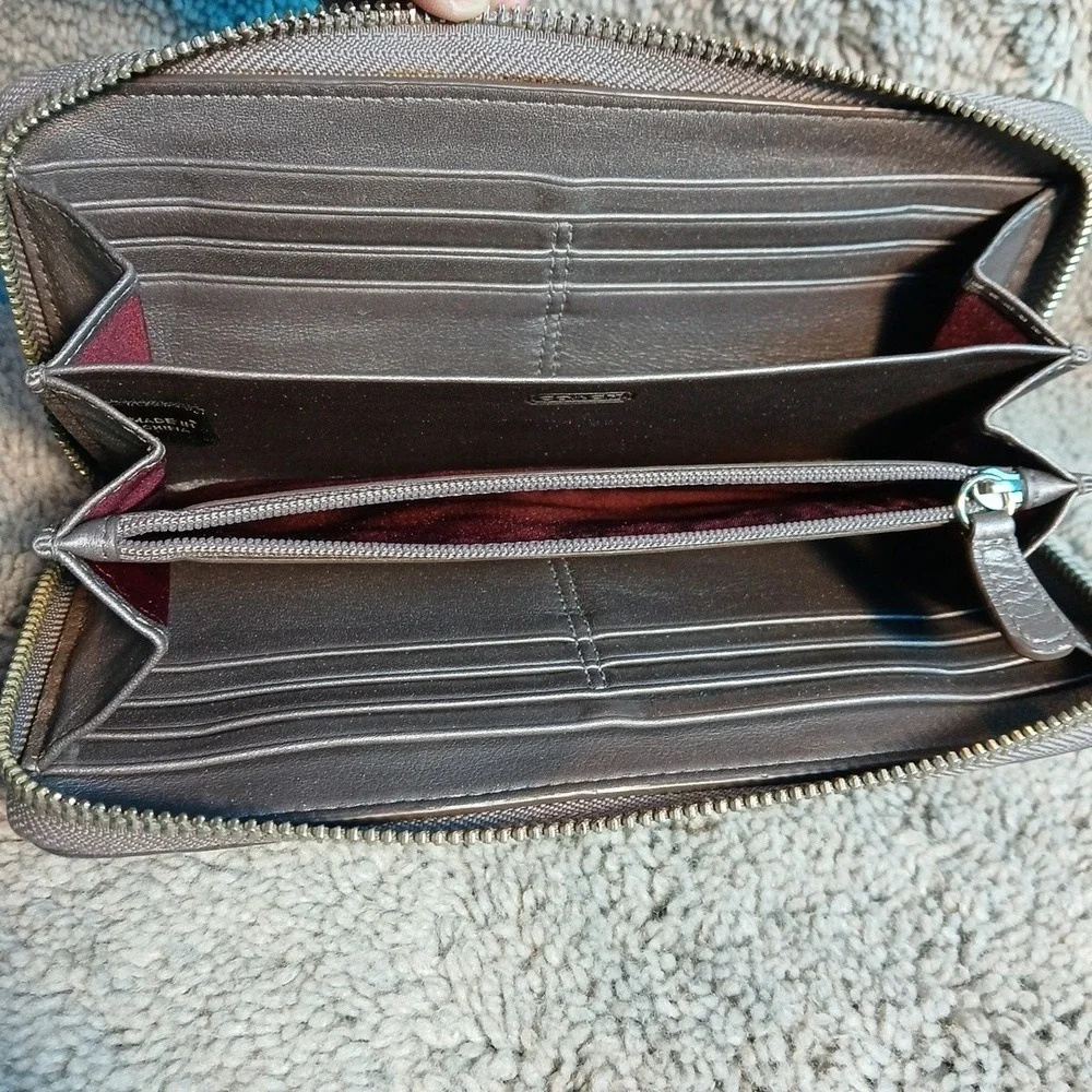 Coach SoHo Zoe Double Buckle Zip Around Leather Wallet Metallic Pewter Gray